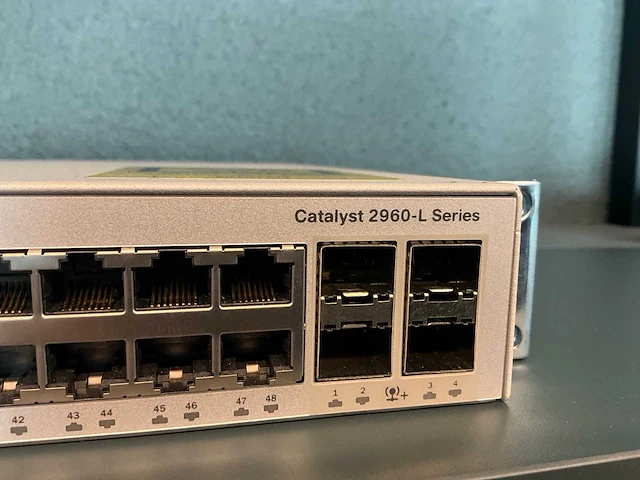 Cisco catalyst 2960-l 48-poorts netwerkswitch - afbeelding 4 van  5