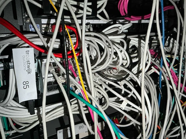 Cisco catalyst 9200l 48poe + 4x10g 19" switch (2x) - afbeelding 1 van  3