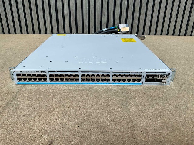 Cisco catalyst 9300 12x 36m upoe 19" switch - afbeelding 1 van  7