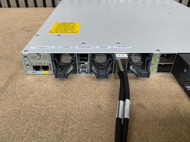 Cisco catalyst 9300 12x 36m upoe 19" switch - afbeelding 6 van  7