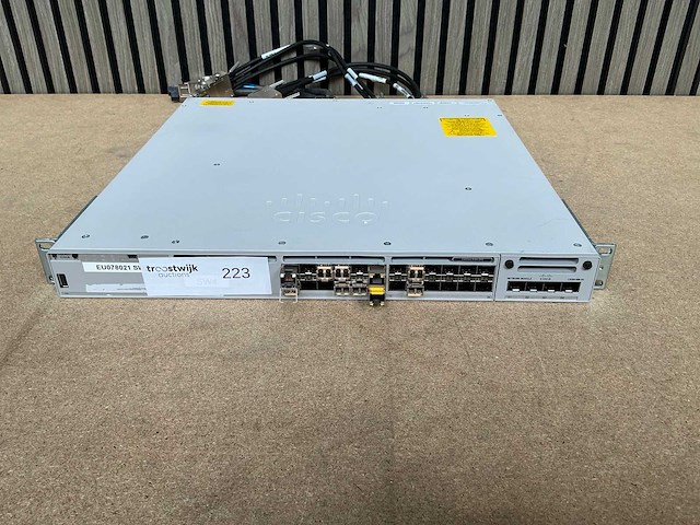 Cisco catalyst 9300 24s 19" switch - afbeelding 1 van  7