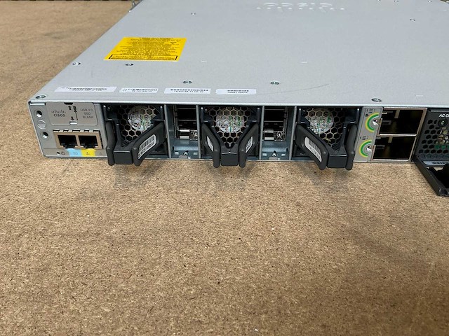 Cisco catalyst 9300 48+ poe 19" switch - afbeelding 4 van  5