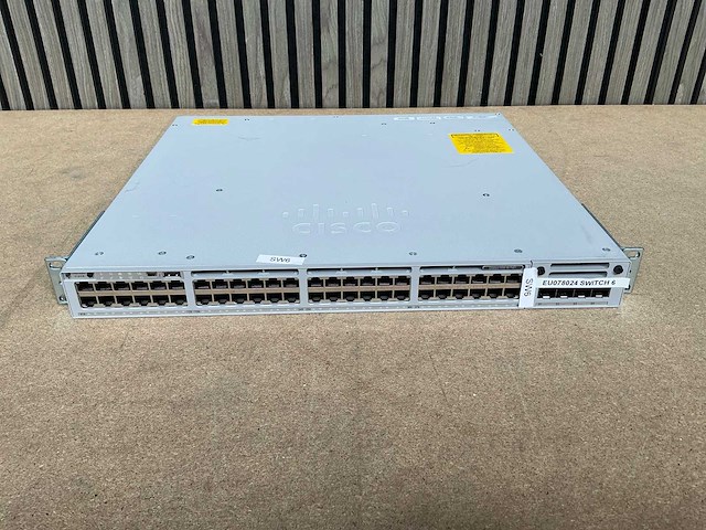 Cisco catalyst 9300 48+ poe 19" switch - afbeelding 1 van  5