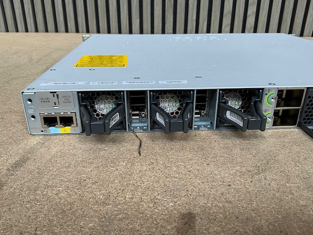 Cisco catalyst 9300 48+ poe 19" switch - afbeelding 4 van  5