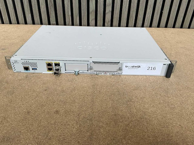 Cisco catalyst edge c8200-1n-4t router - afbeelding 1 van  4
