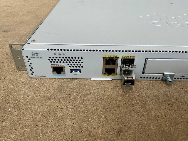 Cisco catalyst edge c8200-1n-4t router - afbeelding 2 van  4