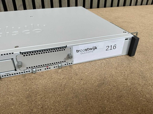 Cisco catalyst edge c8200-1n-4t router - afbeelding 3 van  4