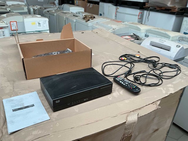Cisco d9865 satelliet receiver (69x) - afbeelding 1 van  8