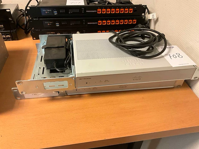 Cisco isr 1100 router (2x) - afbeelding 1 van  5