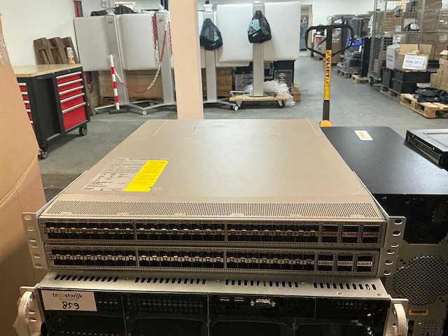 Cisco n9k-c93180yc - ex server - afbeelding 1 van  3