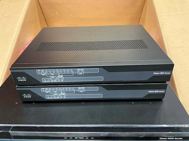 Cisco routers (3x) - afbeelding 2 van  3