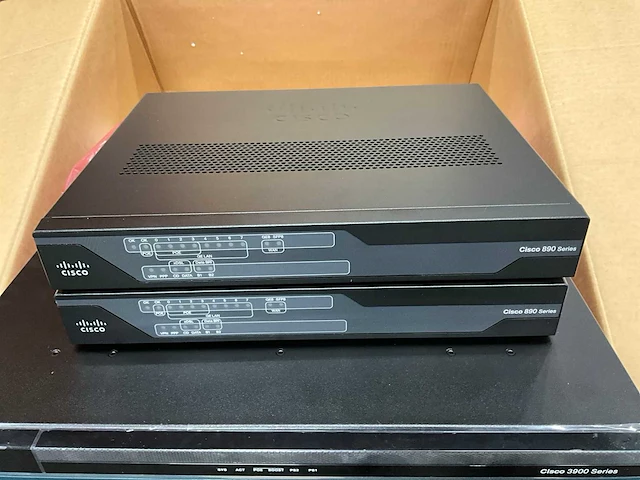 Cisco routers (3x) - afbeelding 2 van  3
