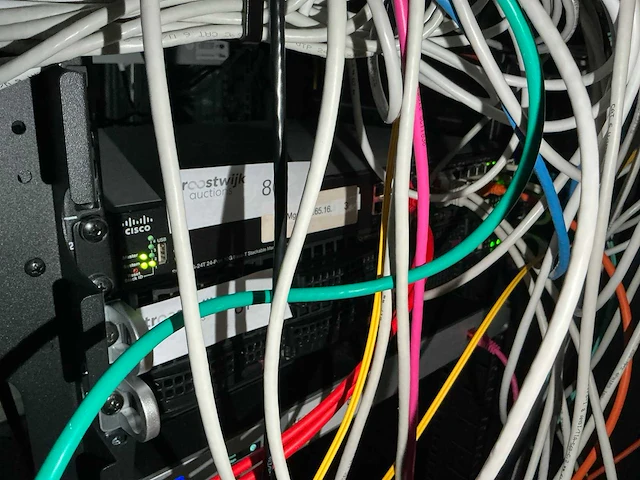 Cisco sg350xg-24t (24 port) 19" switch - afbeelding 1 van  3