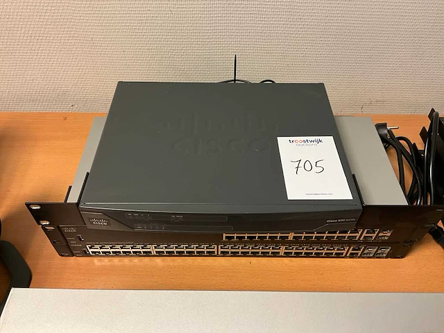 Cisco switch (3x) - afbeelding 1 van  3