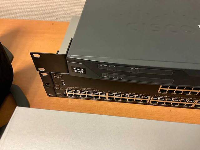 Cisco switch (3x) - afbeelding 2 van  3