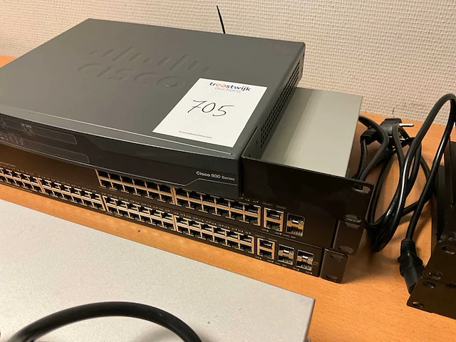Cisco switch (3x) - afbeelding 3 van  3