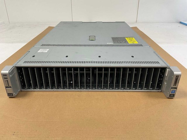 Cisco (ucsc-c240-m4sx) - 2x xeon(r) e5-2620 v3, 256 gb ram (16x8gb+8x16gb), no hdd rackmount chassis - afbeelding 1 van  8