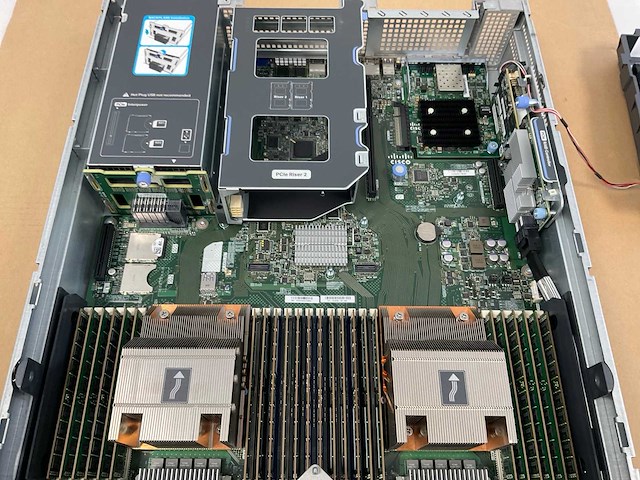 Cisco (ucsc-c240-m4sx) - 2x xeon(r) e5-2620 v3, 256 gb ram (16x8gb+8x16gb), no hdd rackmount chassis - afbeelding 7 van  8