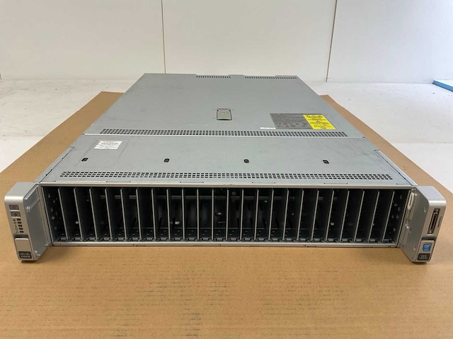 Cisco (ucsc-c240-m4sx) - 2x xeon(r) e5-2620 v3, 256 gb ram (16x8gb+8x16gb), no hdd rackmount chassis - afbeelding 1 van  8