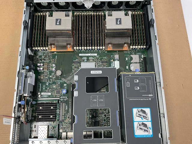 Cisco (ucsc-c240-m4sx) - 2x xeon(r) e5-2620 v3, 256 gb ram (16x8gb+8x16gb), no hdd rackmount chassis - afbeelding 7 van  8