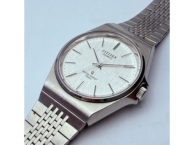 Citizen cq horloge met textured wijzerplaat - afbeelding 2 van  7