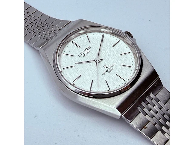 Citizen cq horloge met textured wijzerplaat - afbeelding 3 van  7