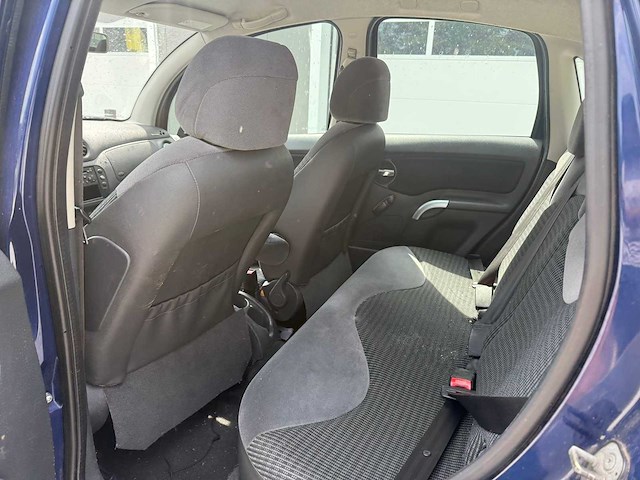 Citroen - 2004 - c3 - 1.4i différence - personenauto - afbeelding 2 van  15