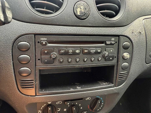 Citroen - 2004 - c3 - 1.4i différence - personenauto - afbeelding 8 van  15