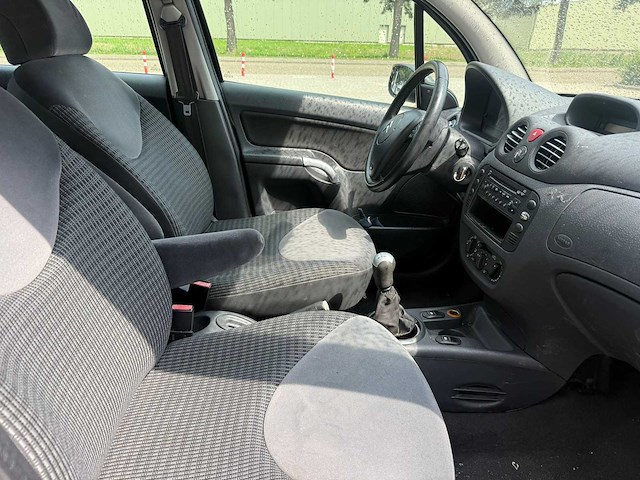 Citroen - 2004 - c3 - 1.4i différence - personenauto - afbeelding 11 van  15