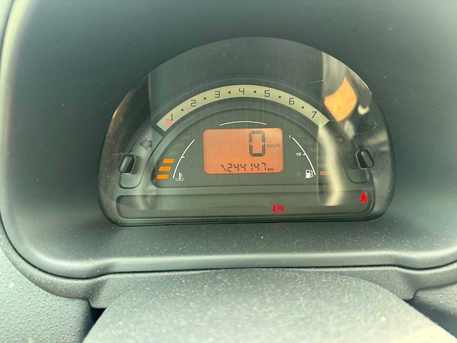 Citroen - 2004 - c3 - 1.4i différence - personenauto - afbeelding 14 van  15