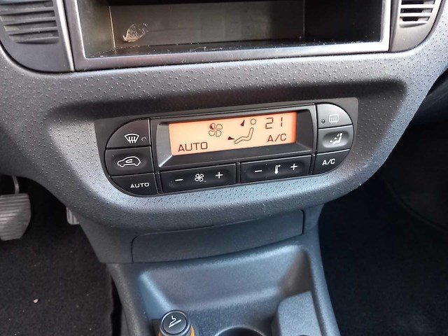 Citroen - 2005 - c2 - 1.4i vtr - personenauto - afbeelding 2 van  18