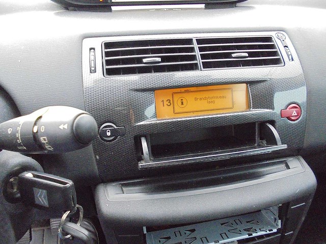 Citroen - 2005 - c4 coupé - 1.6-16v vtr+ -15-rx-fr - afbeelding 12 van  12