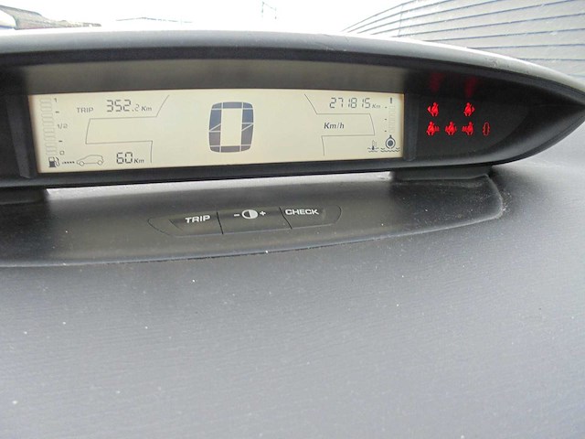 Citroen - 2005 - c4 coupé - 1.6-16v vtr+ -15-rx-fr - afbeelding 2 van  12