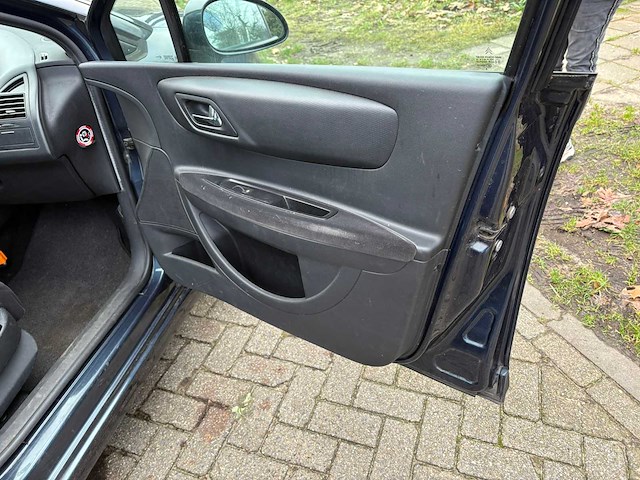 Citroen - 2009 - c4 - 1.6 vti image - personenauto - afbeelding 13 van  22