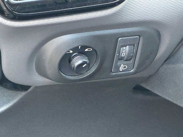 Citroen - 2015 - c4 cactus - 1.2 puretech feel - 4-zpb-93 - afbeelding 8 van  20