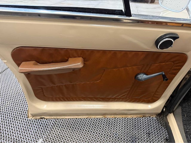 Citroen - ami 8 - oldtimer - 1975 - afbeelding 19 van  32