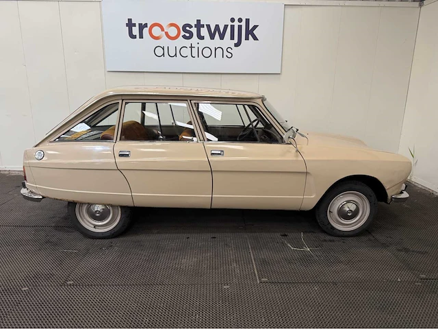 Citroen - ami 8 - oldtimer - 1975 - afbeelding 29 van  32