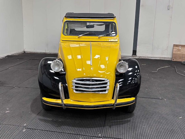 Citroen - az - am - 2cv - oldtimer - afbeelding 2 van  31