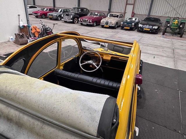 Citroen - az - am - 2cv - oldtimer - afbeelding 18 van  31