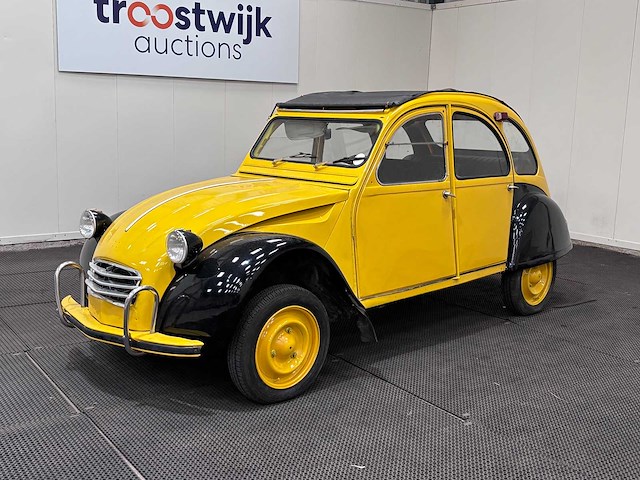 Citroen - az - am - 2cv - oldtimer - afbeelding 12 van  31