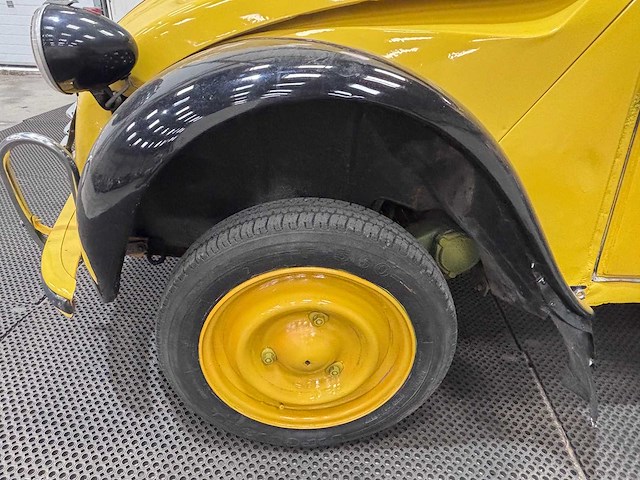 Citroen - az - am - 2cv - oldtimer - afbeelding 20 van  31