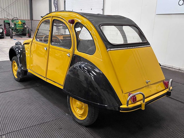 Citroen - az - am - 2cv - oldtimer - afbeelding 26 van  31