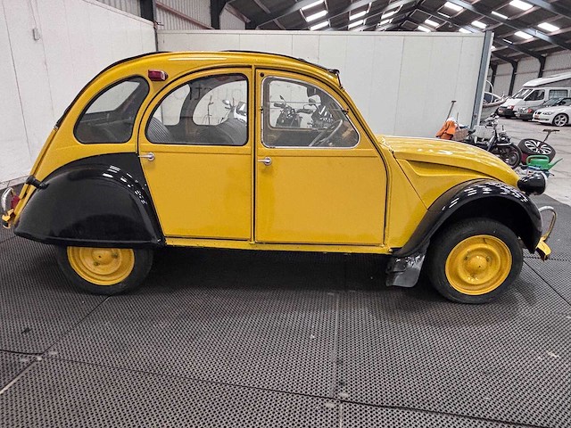 Citroen - az - am - 2cv - oldtimer - afbeelding 30 van  31
