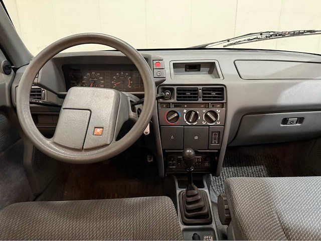 Citroen - bx - 19 trs - oldtimer - 1986 - afbeelding 4 van  24