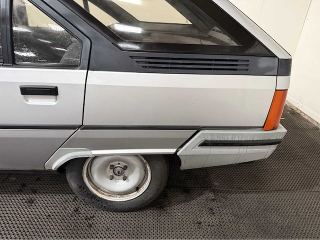 Citroen - bx - 19 trs - oldtimer - 1986 - afbeelding 17 van  24