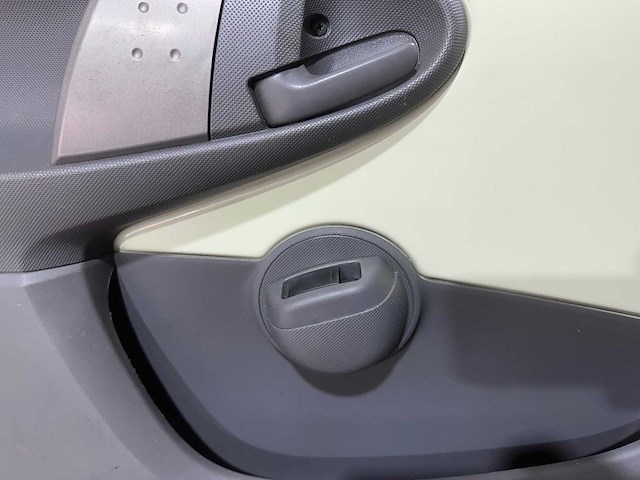 Citroen - c1 - 1.0-12v ambiance - 09-lfd-4- 2010 - afbeelding 2 van  16