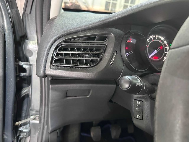 Citroen - c3 - 1.0 vti attraction - 4-knd-03- 2013 - afbeelding 3 van  17