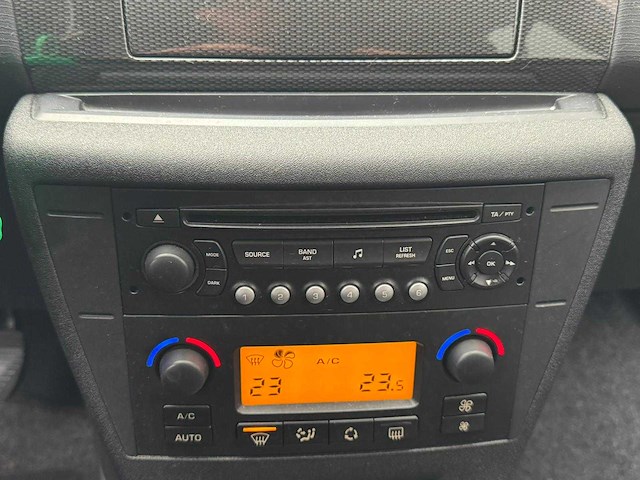 Citroen - c4 - 1.4-16v image - 27-xl-xp - 2007 - afbeelding 3 van  16