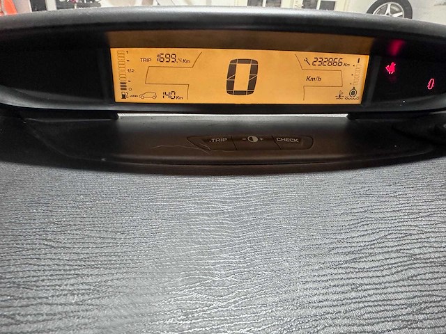 Citroen - c4 - 1.6-16v image - 44-glx-9 - afbeelding 2 van  18