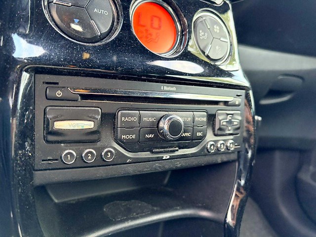 Citroen - ds3 - 1.6 e-hdi so chic - 2011 - 42-rfr-8 - afbeelding 3 van  12